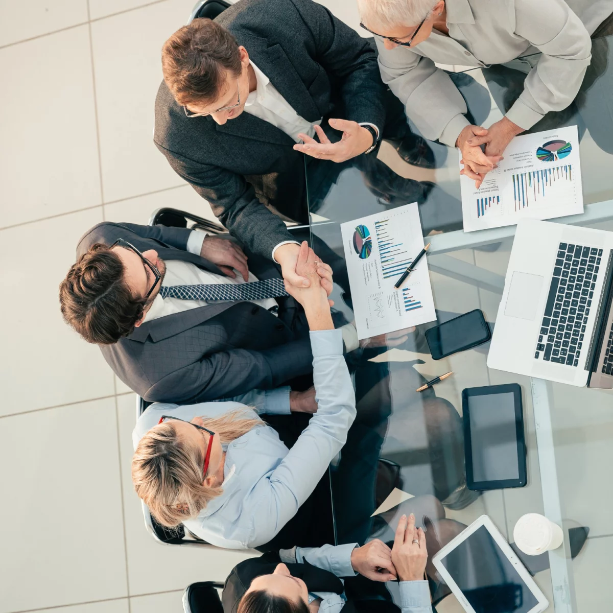 Łóżka chowane w szafie – Idealne rozwiązanie dla małych przestrzeni